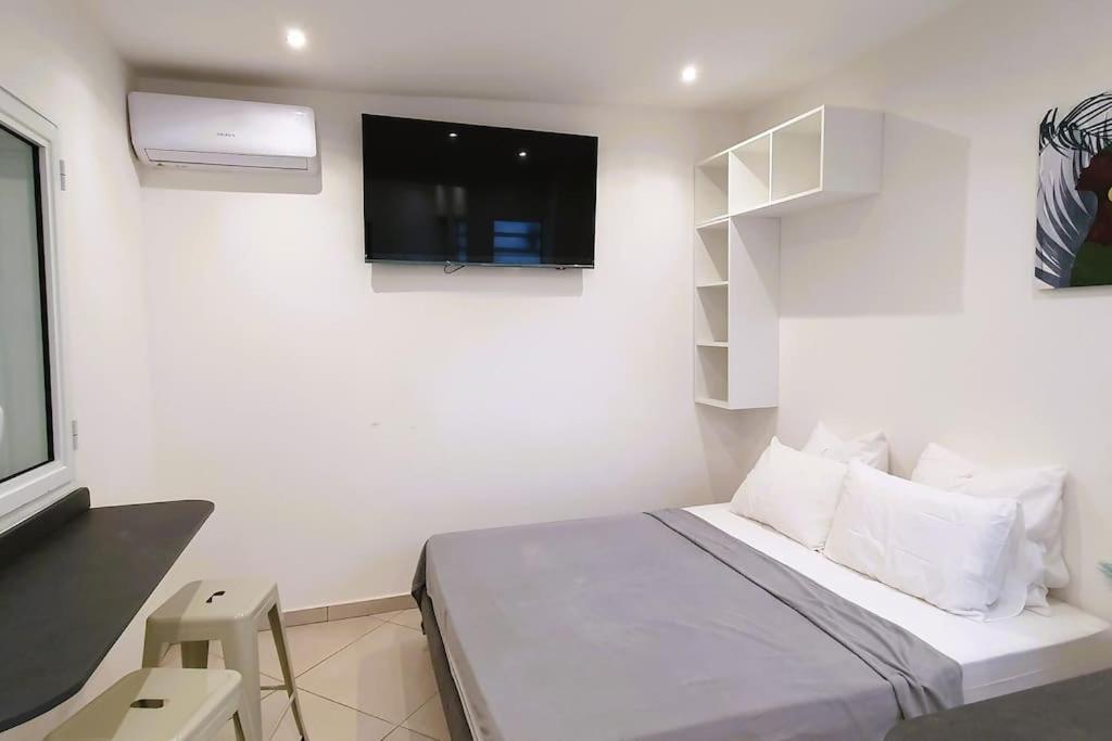 Studio Pour 2 Personnes Proche De L'Hopital Et Du Jardin De L'Etat Saint-Denis Exteriör bild