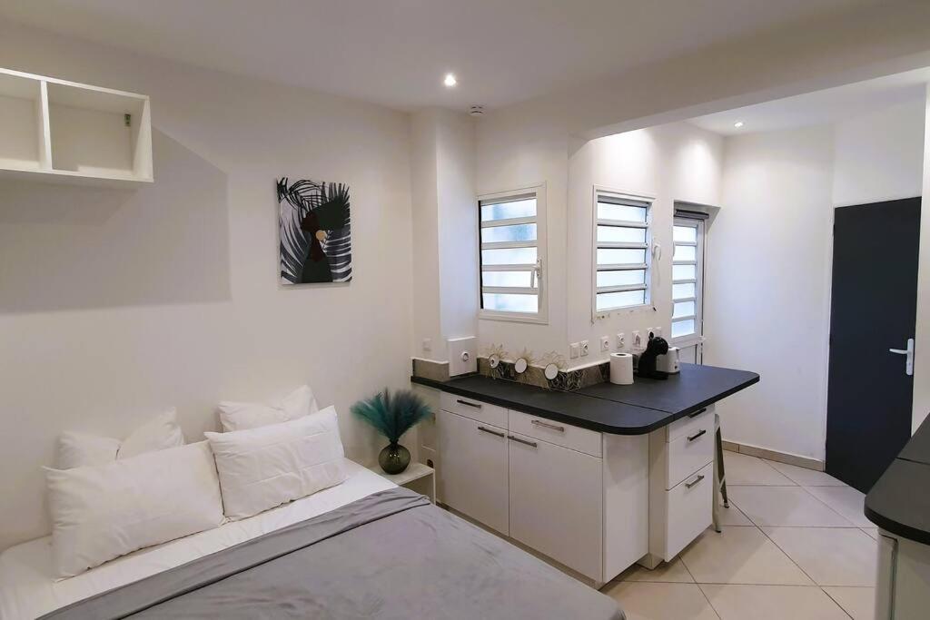 Studio Pour 2 Personnes Proche De L'Hopital Et Du Jardin De L'Etat Saint-Denis Exteriör bild